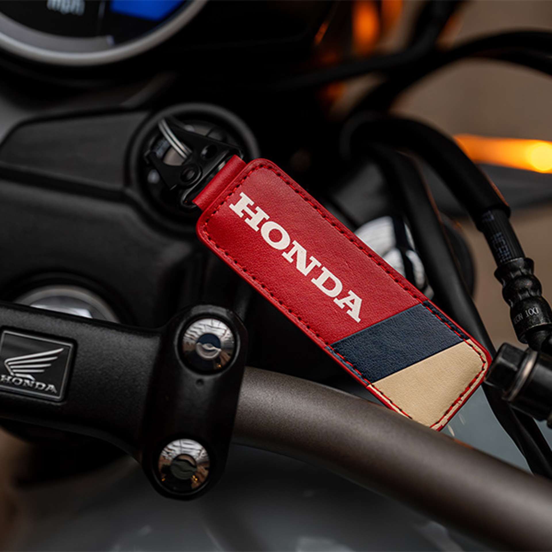 26YM Apparel Location Heritage 08AUD TAC 004 HONDA TRICOLOUR HTG KEYRING.jpg