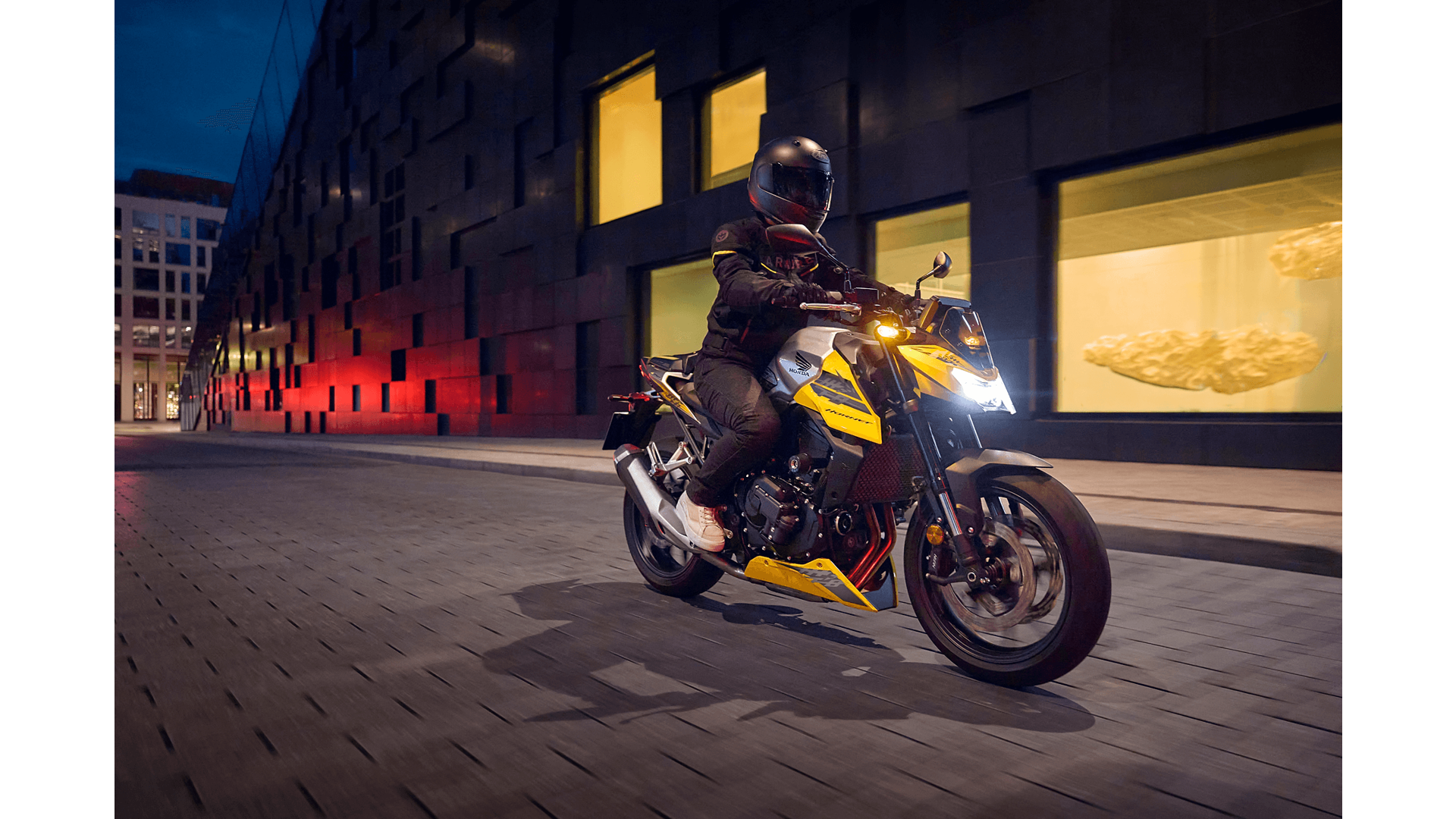 26YM CB750 Hornet Location Action 04 0329.png
