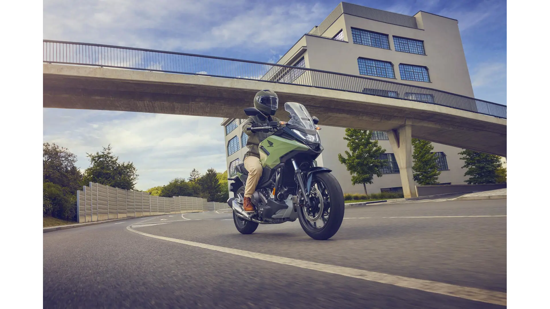 25YM NC750X Location Action 10.jpg