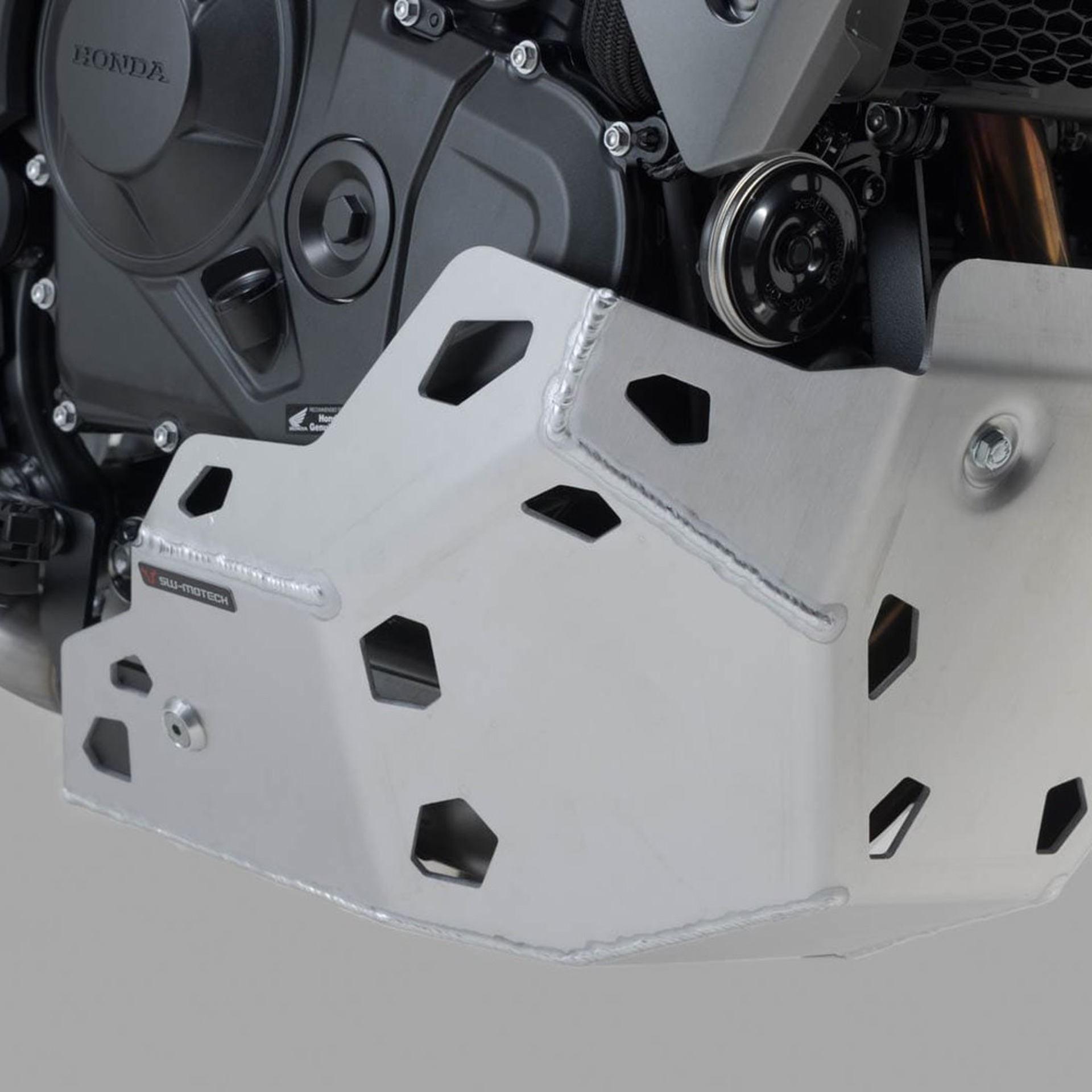 SW-MOTECH-107406-v18-2.jpg