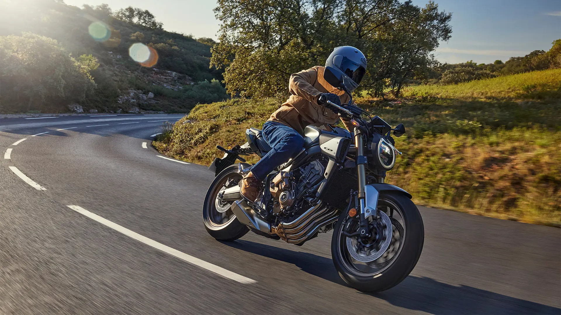24YM CB650R EC LOCATION Action 01 1411.jpg