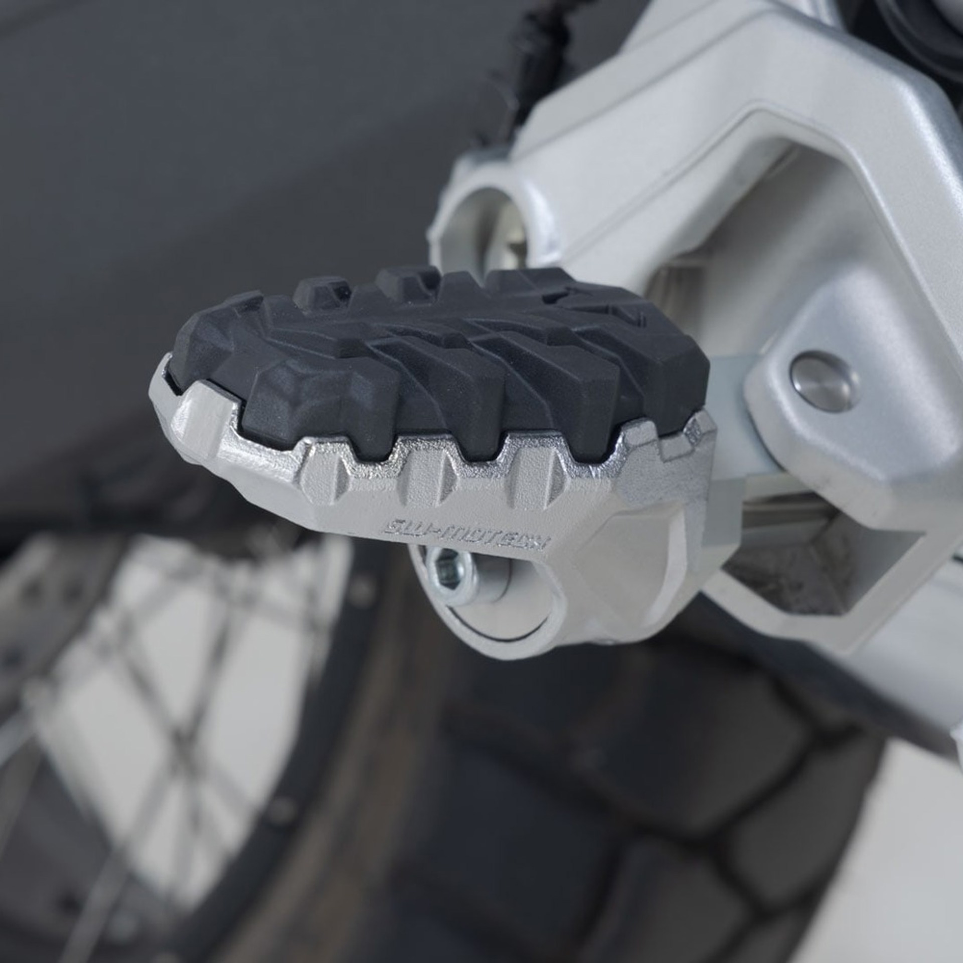 SW-MOTECH-107320-v14-1.jpg