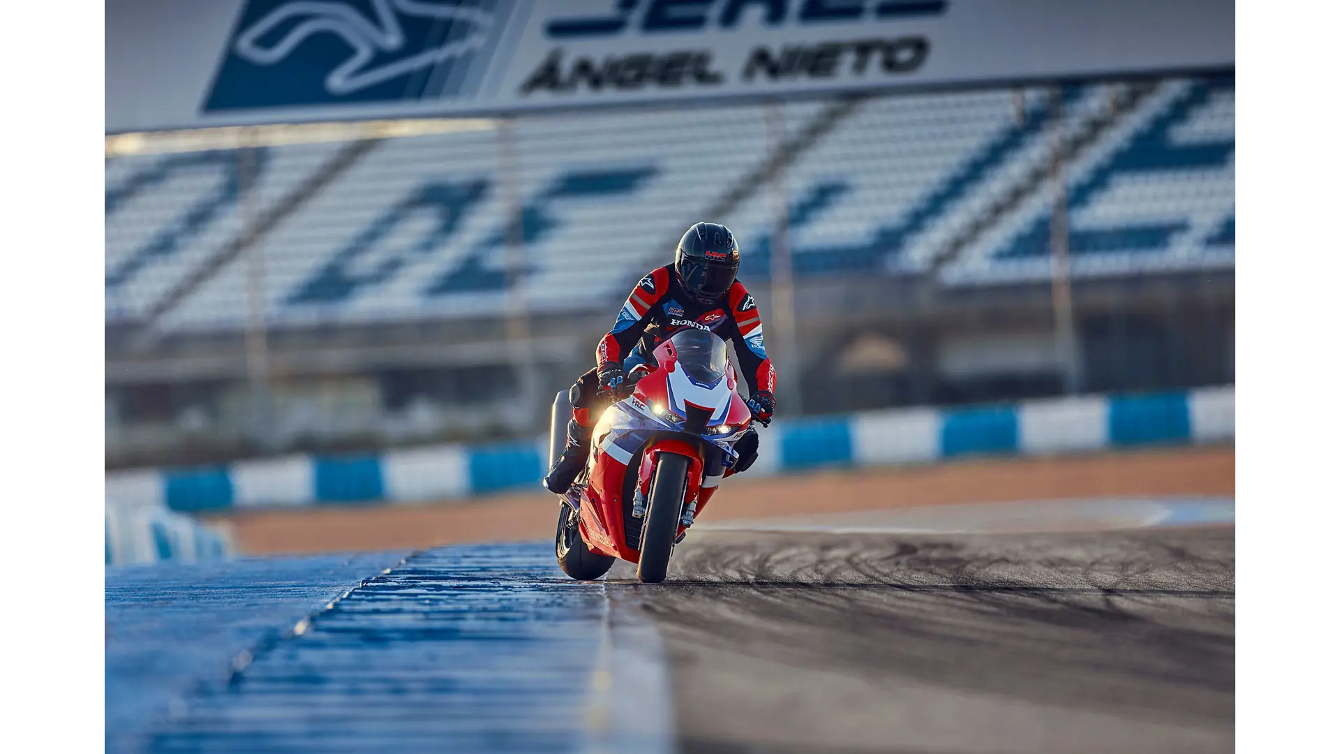 24YM_CBR1000RR-R_FIREBLADE_SP_LOCATION_5703.jpg
