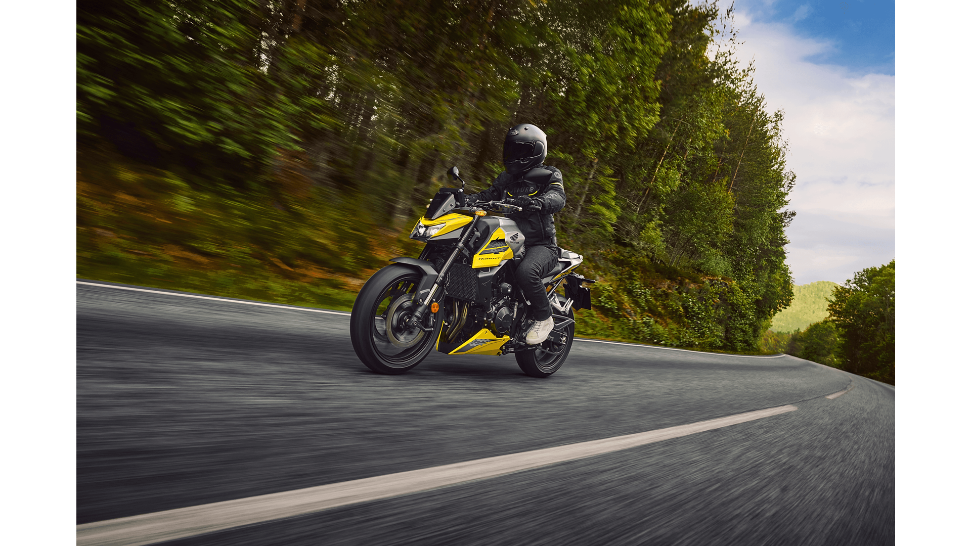 26YM CB750 Hornet Location Action 01 0267.png
