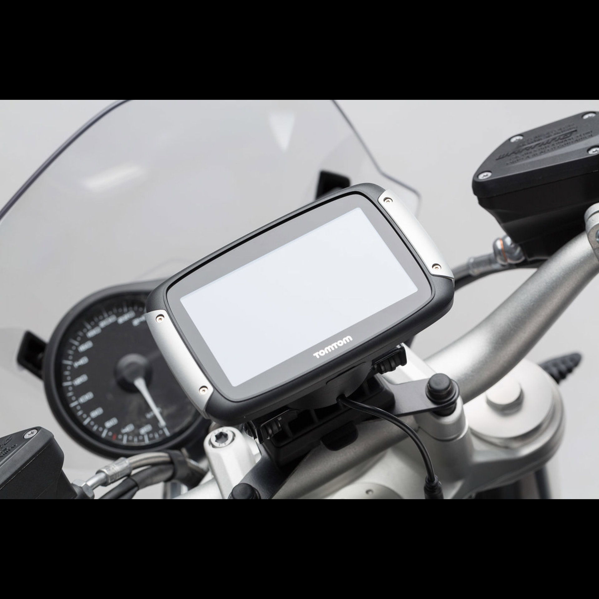 GPS.07.646.11301B_2.jpg