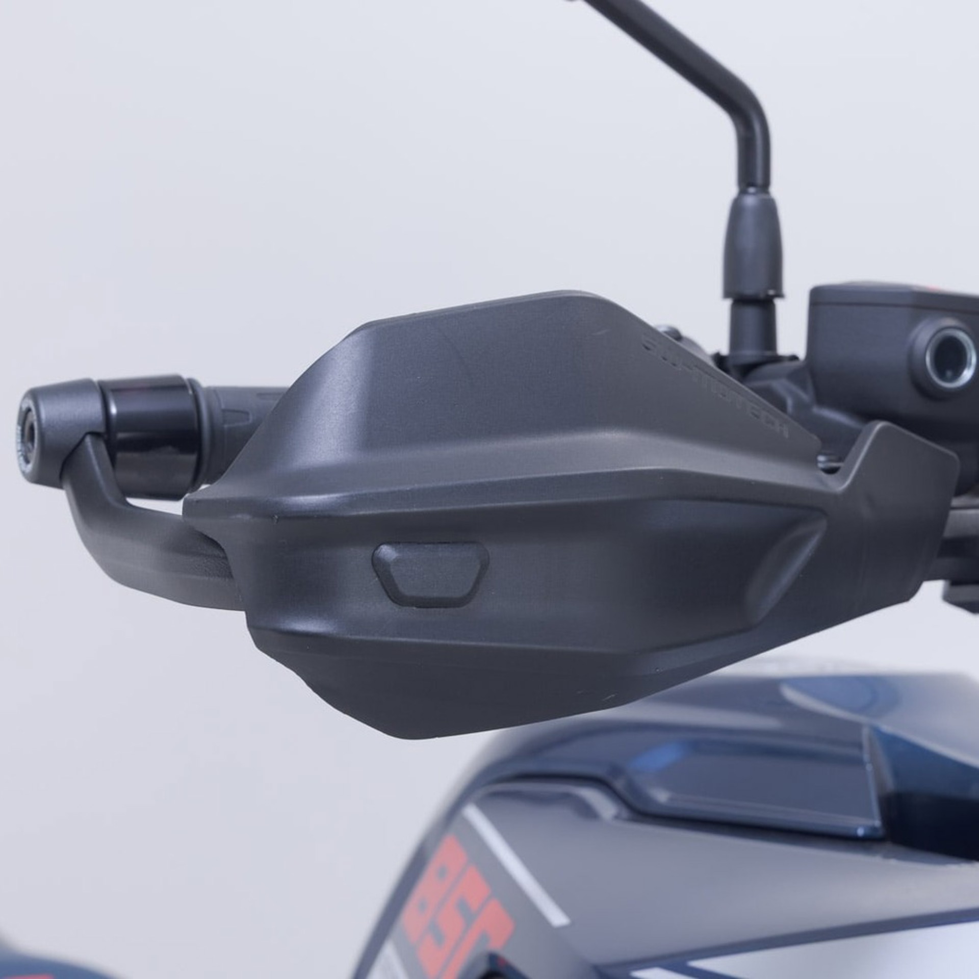 SW-MOTECH-101514-v14-3.jpg
