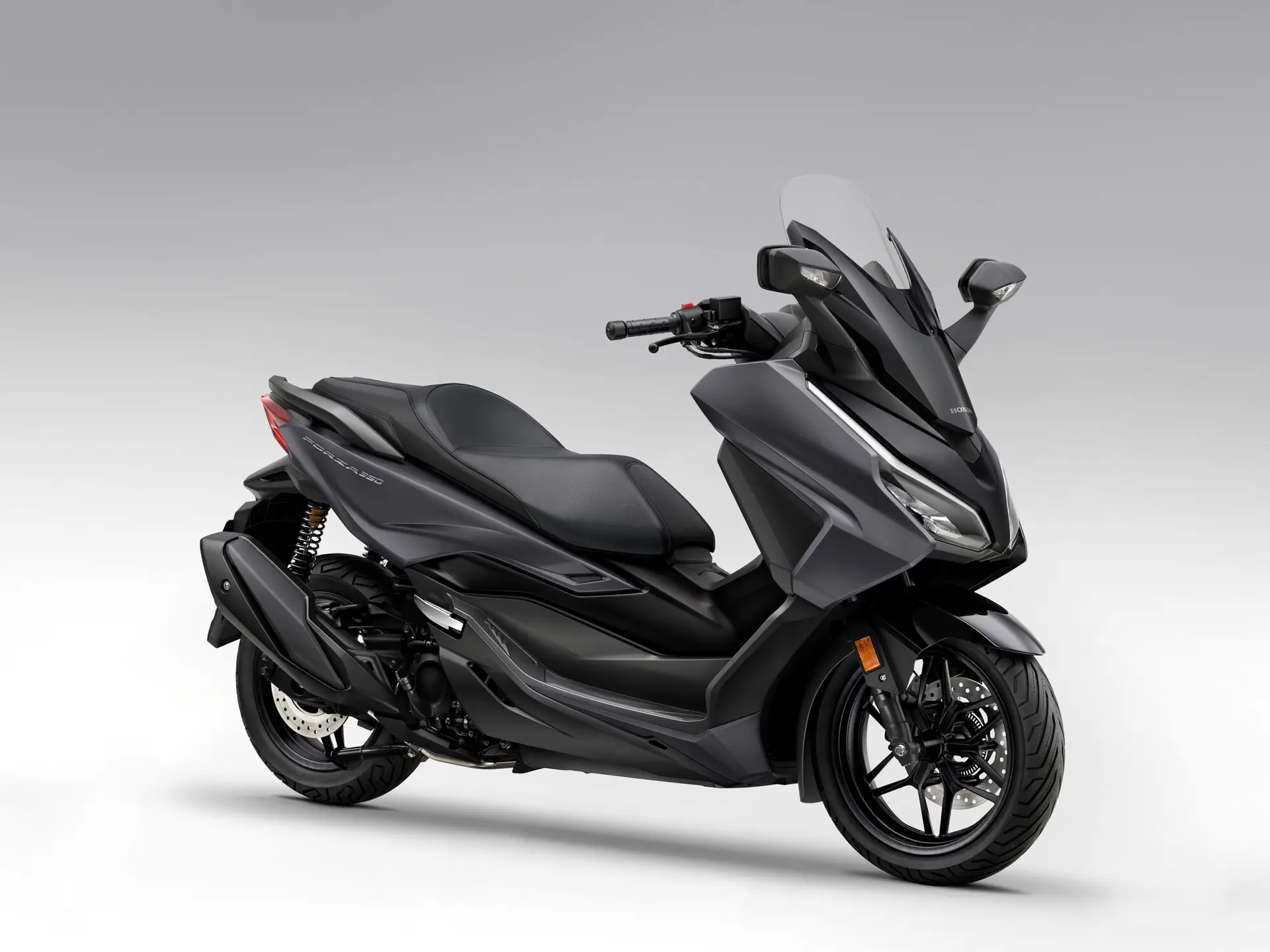 26YM_Forza_350_Studio_MAT_CYNOS_GRAY_METALLIC_NH312_RFQ.jpg