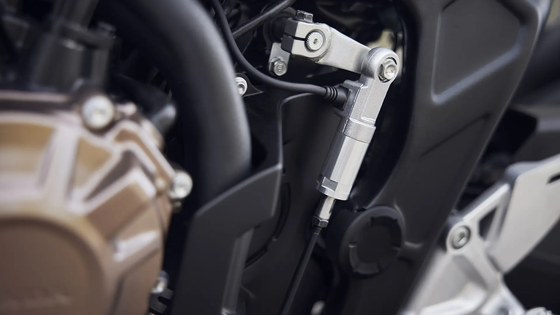24YM CB650R EC LOCATION Detail 01 0180.jpg