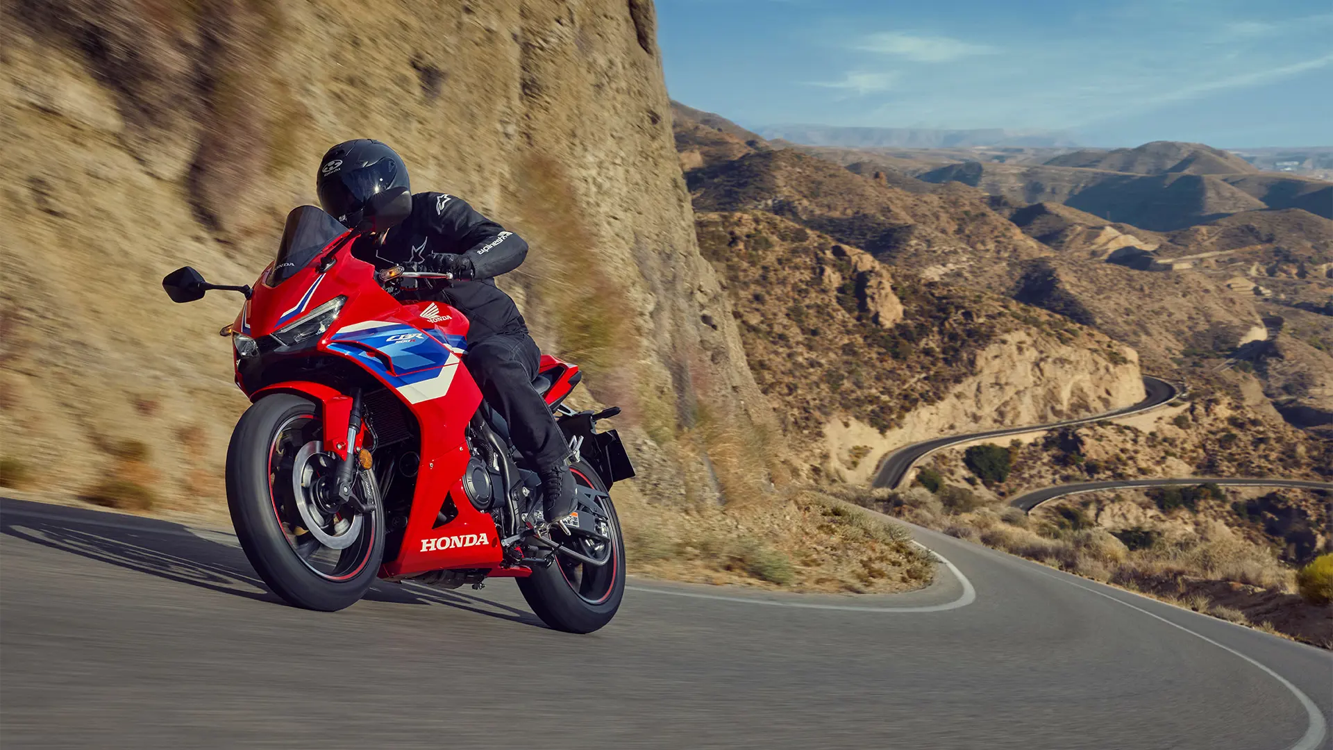 26YM CBR500R Location Action 01 2677.jpg