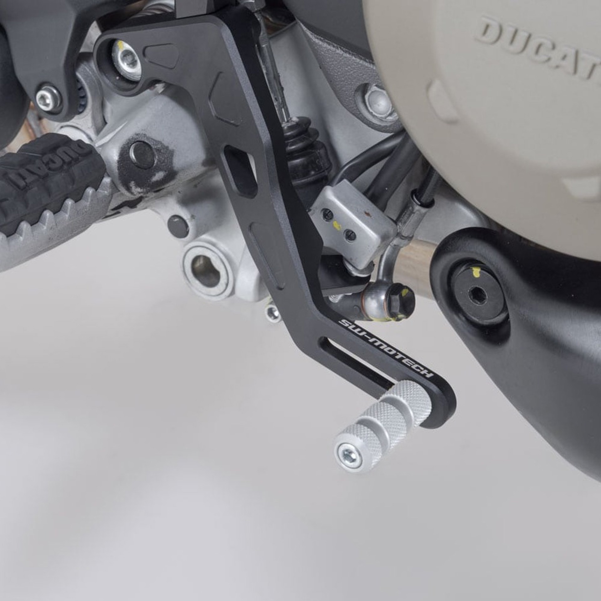 SW-MOTECH-101484-v6-2.jpg