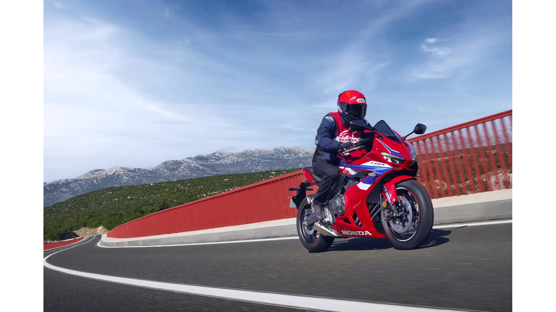 24YM CBR650R LOCATION Action 01 0252.jpg