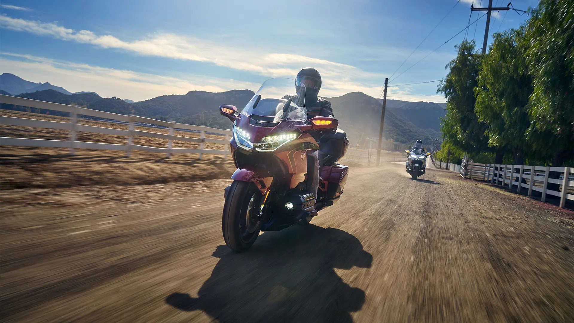 25YM GL1800 Gold Wing Tour Location Action 8028.jpg