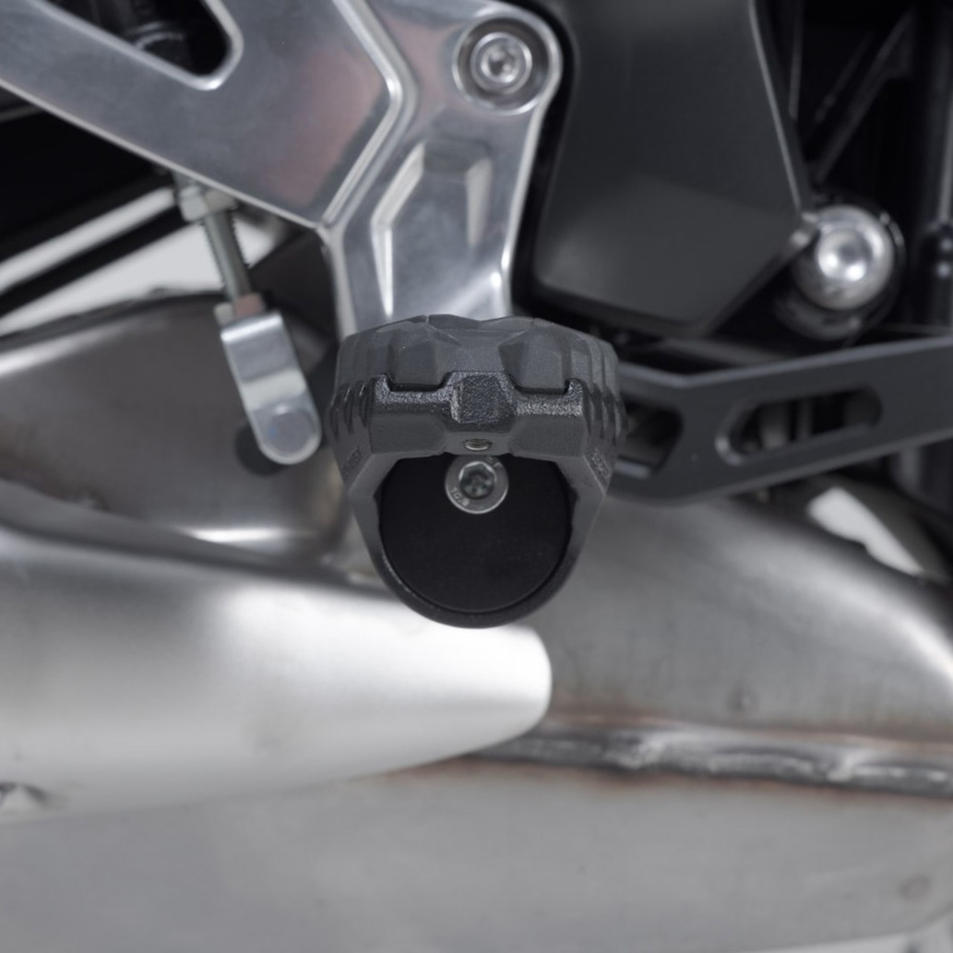 SW-MOTECH-101492-v14-4.jpg