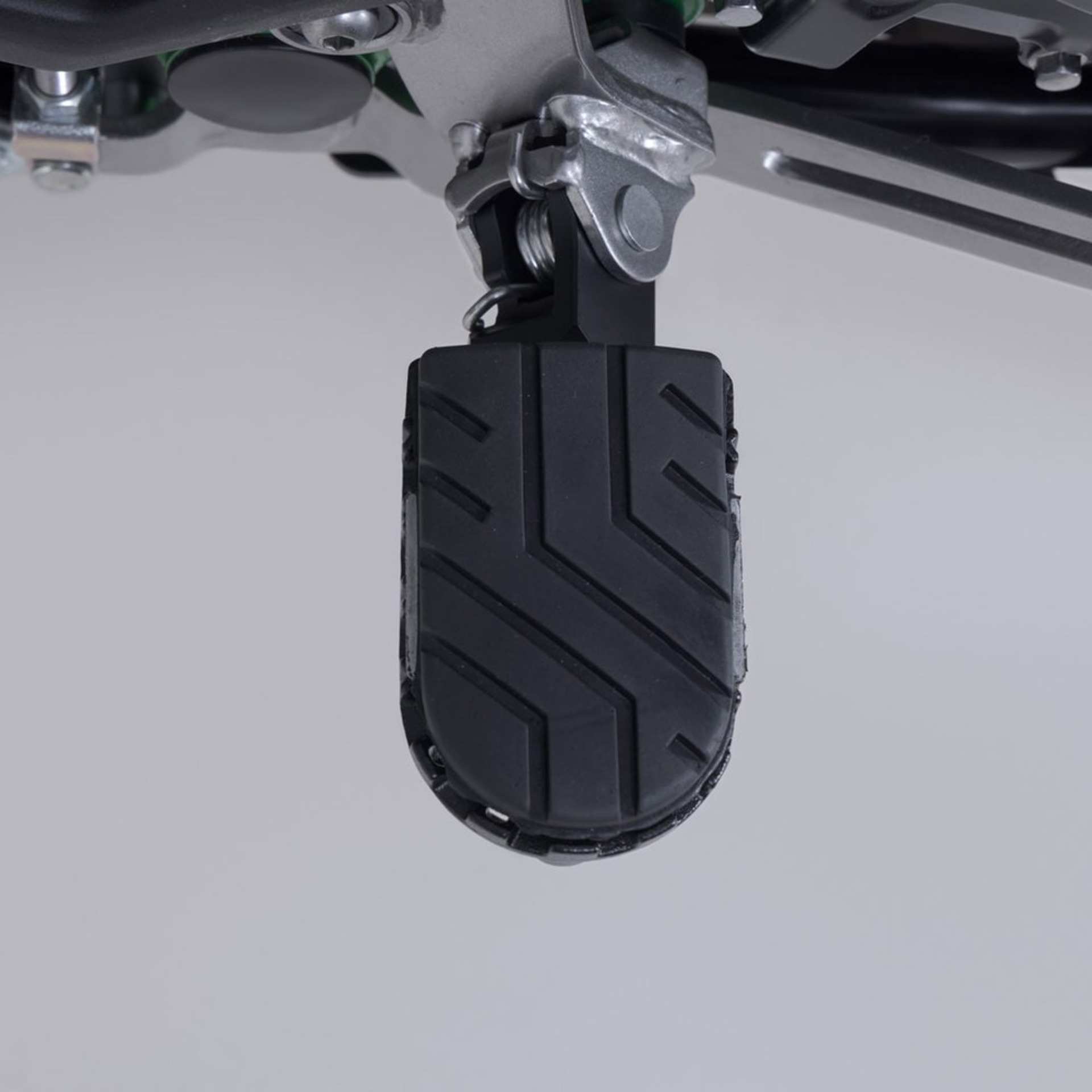 SW-MOTECH-108123-v30-5.jpg