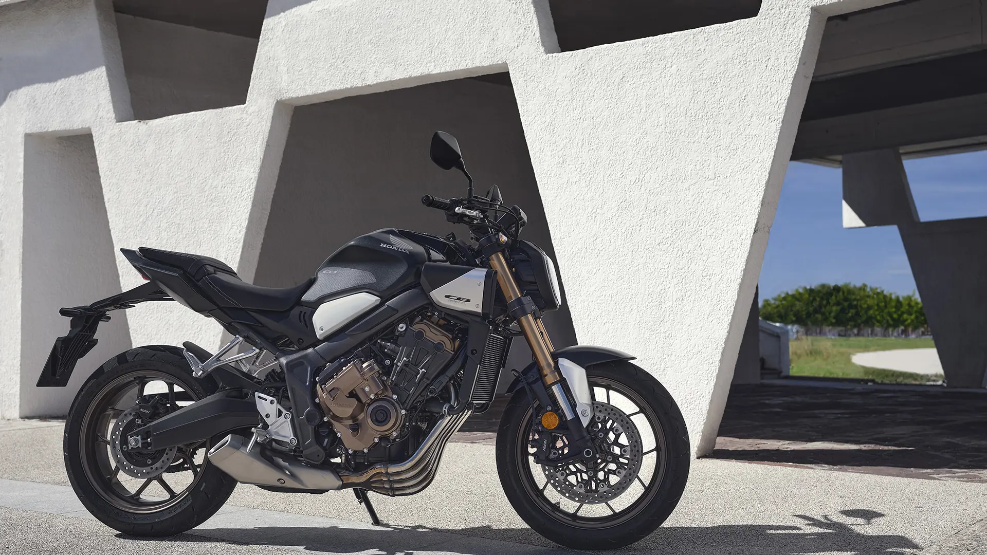 24YM CB650R EC LOCATION Static 01 0098.jpg