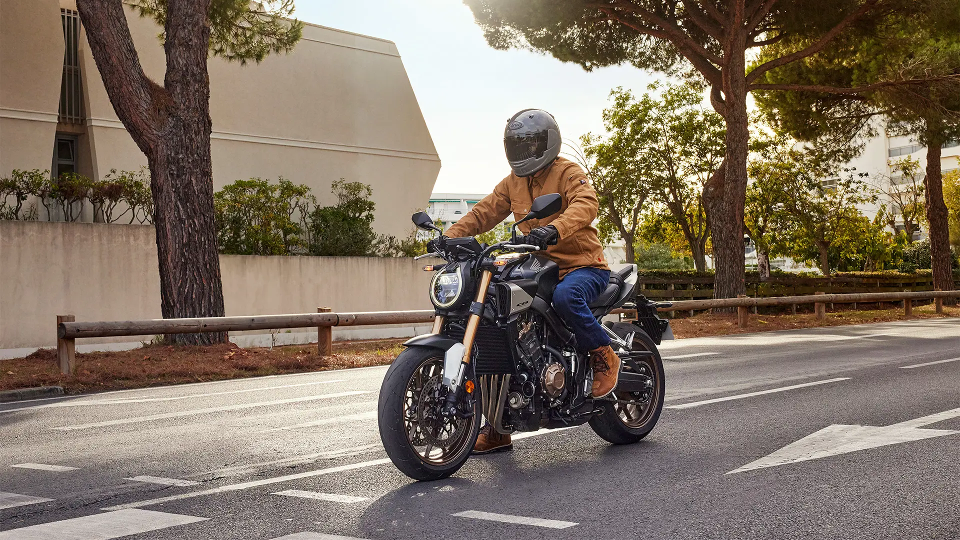 24YM CB650R EC LOCATION Action 02 0181.jpg