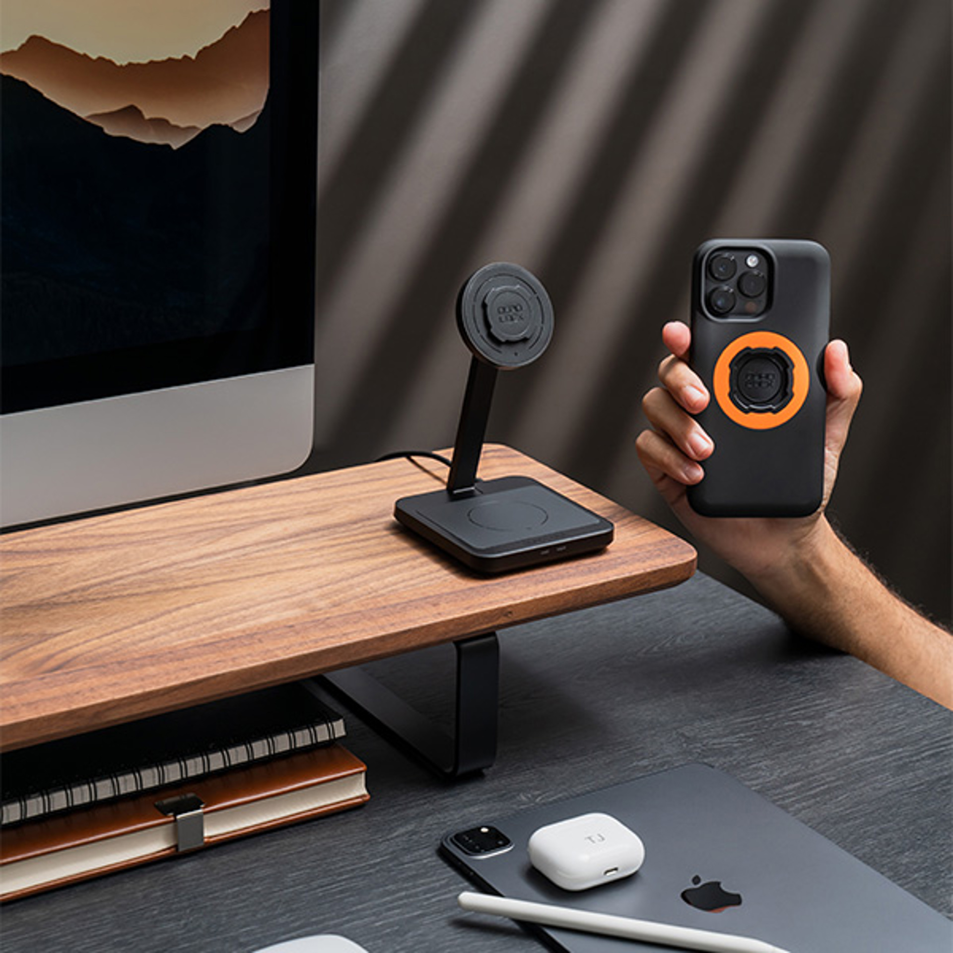 MAG Dualdesktopcharger IPHONE (1).jpg