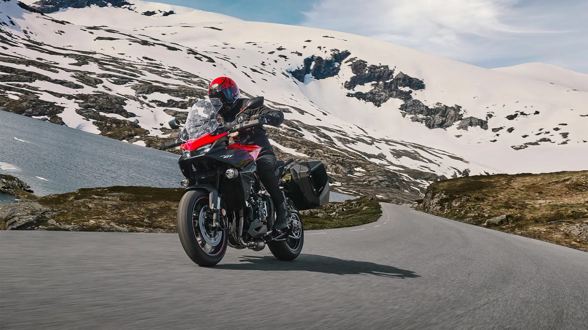26YM CB1000GT LOCATION GRAND PRIX RED ACTION 01 0569.jpg