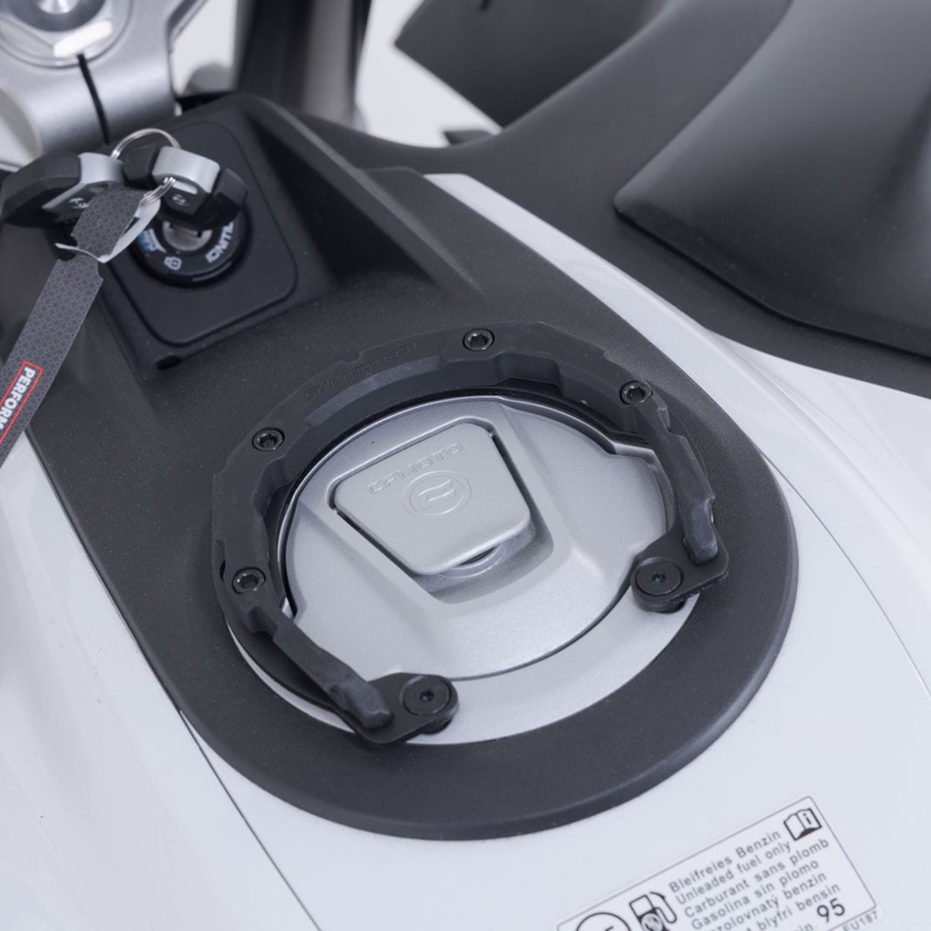 SW-MOTECH-108298-v30-1.jpg