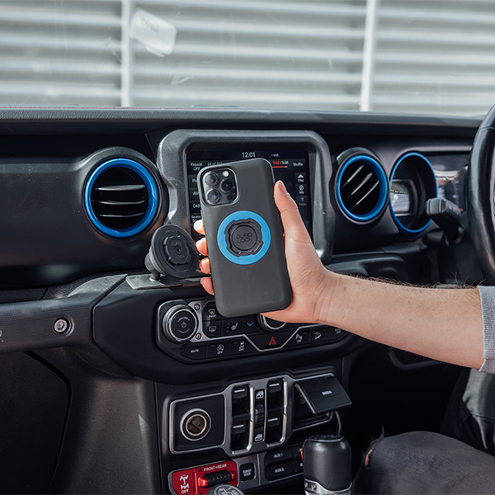 Drive ADHESIVEDASHMOUNT WCH GALMAGCASE BLUEMAGRING.jpg