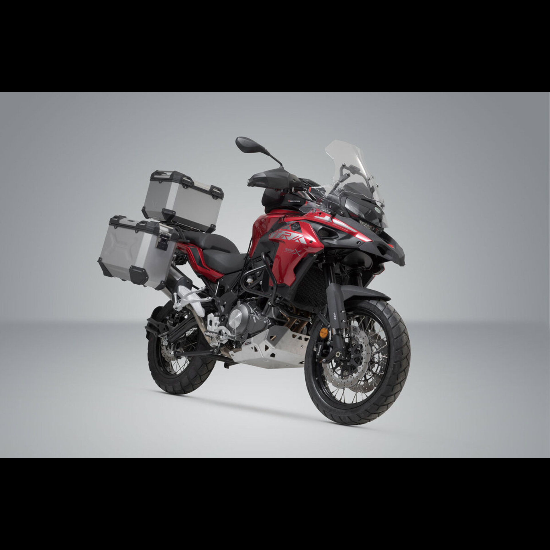 ADV.19.806.75000S 1.jpg