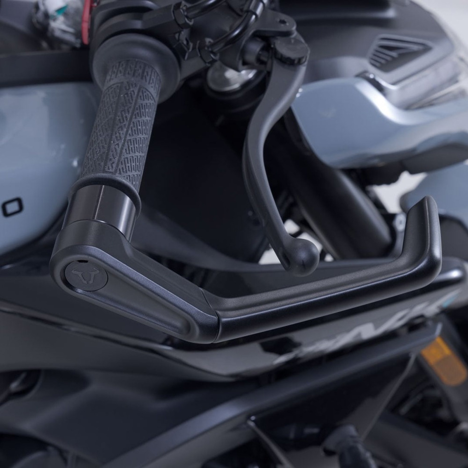 SW-MOTECH-107349-v14-5.jpg