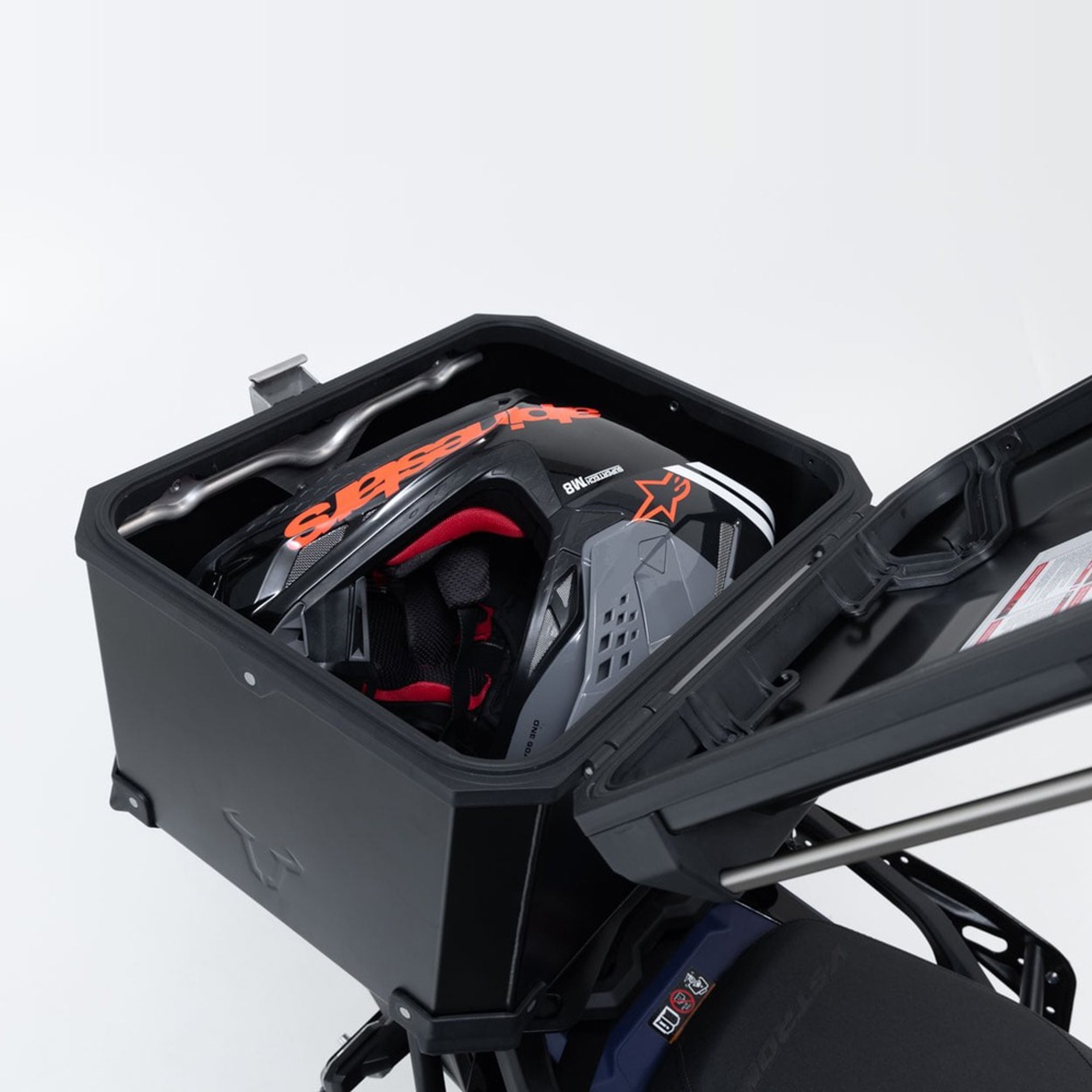 SW-MOTECH-103825-v12-1.jpg