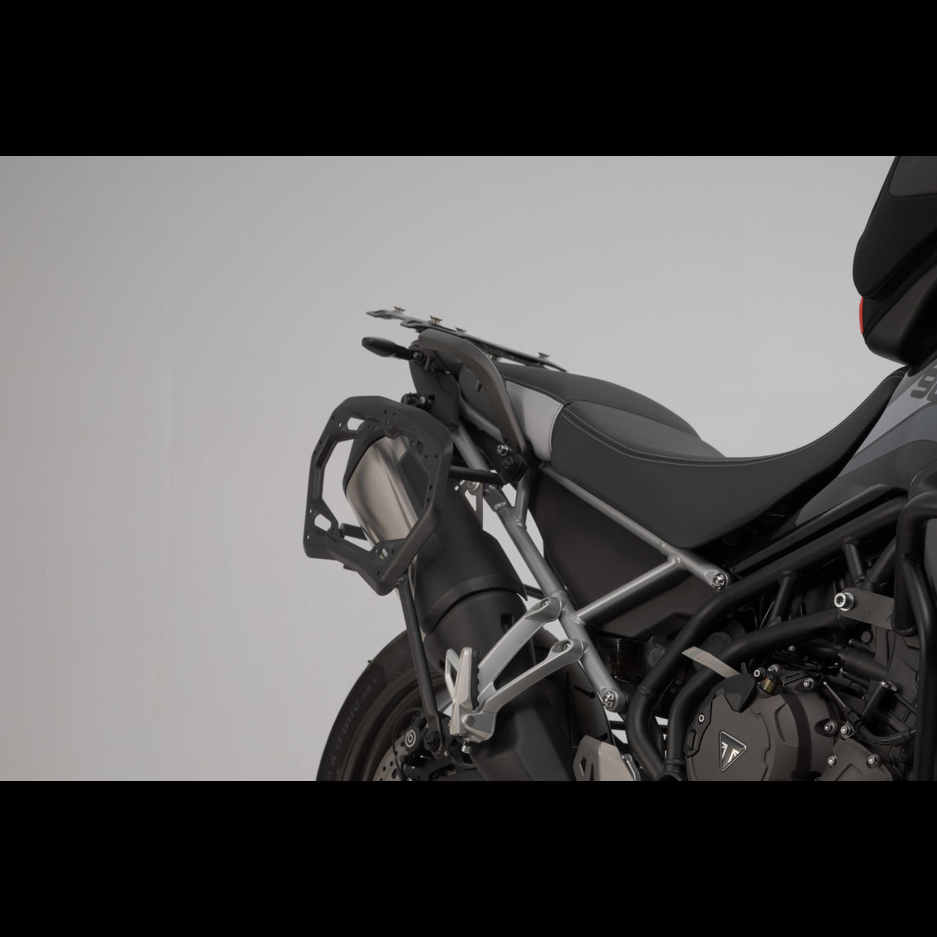 ADV.11.953.75000S_3.jpg