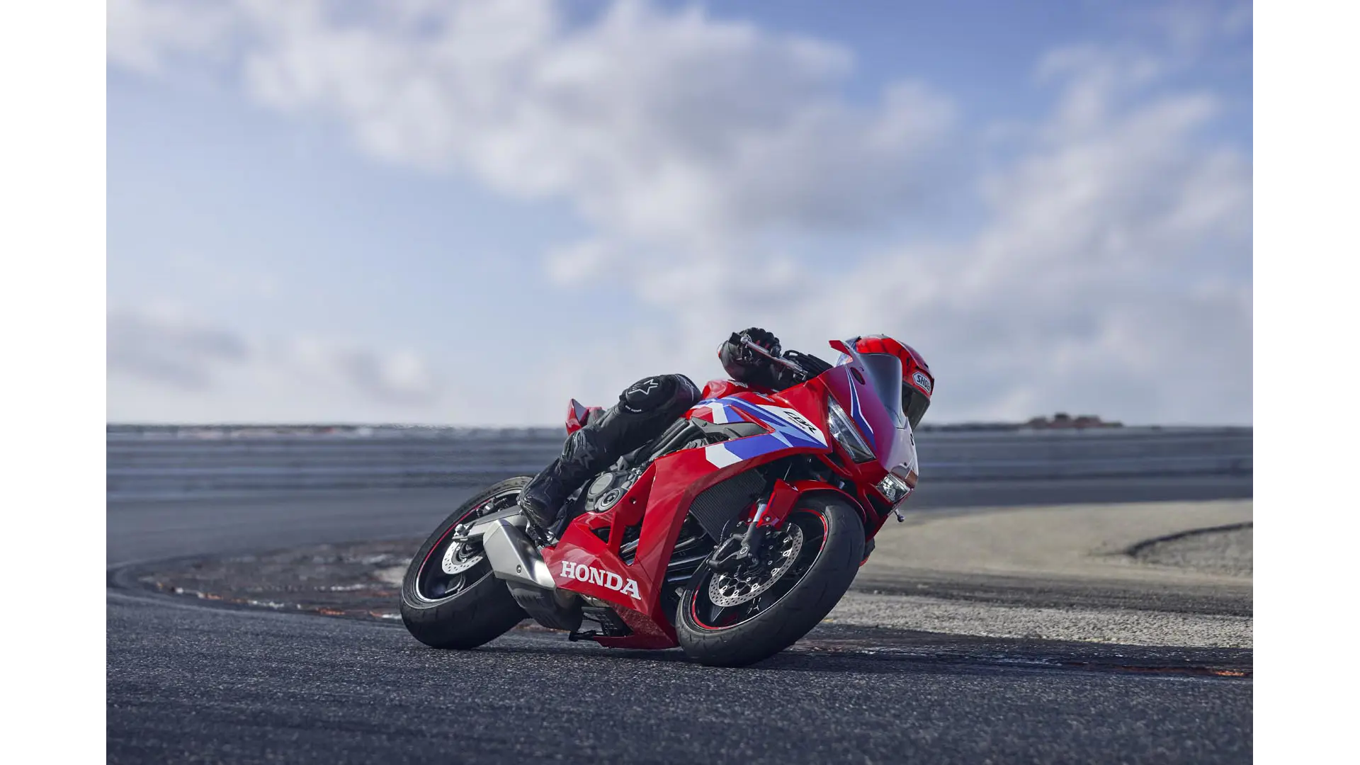 24YM CBR650R LOCATION Action 01 1593.jpg