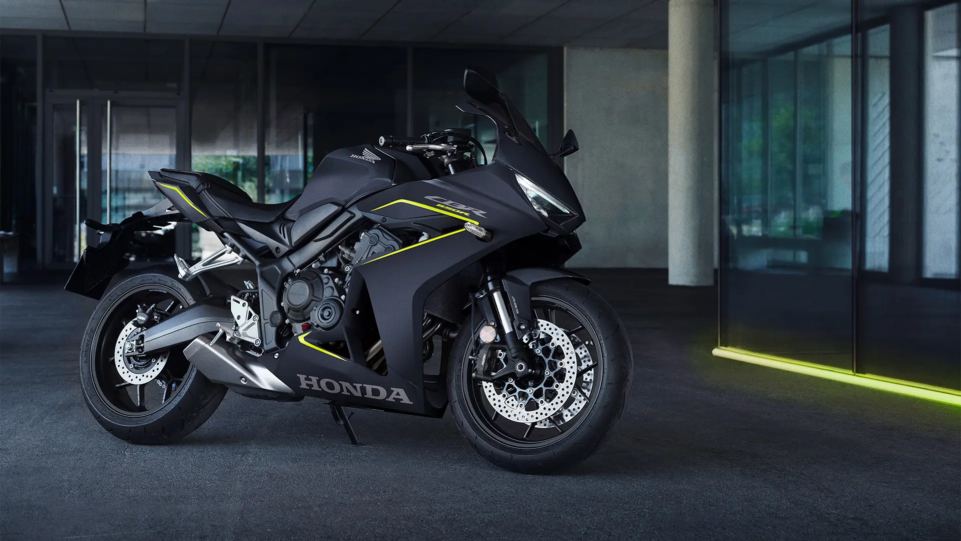 26YM CBR650R Location Static 02 0032.jpg