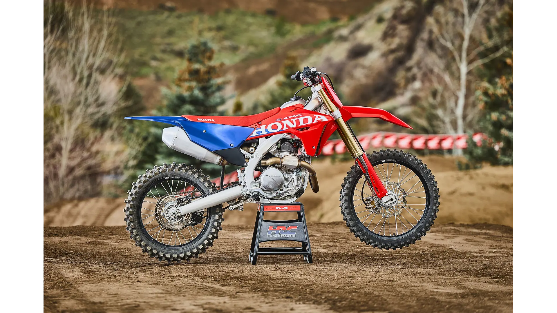 27YM_CRF450R_Location_Extreme_Red_Static_14347.jpg