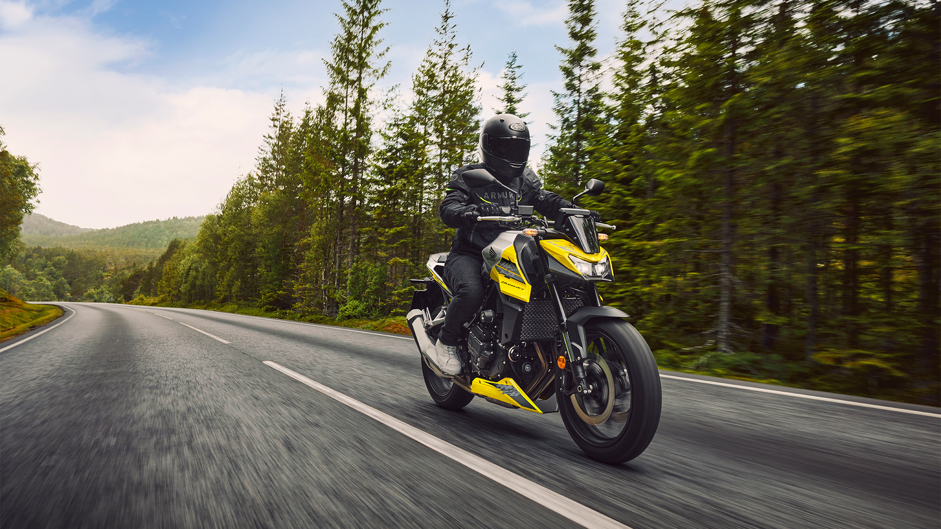 26YM CB750 Hornet Location Action 01 0100.png