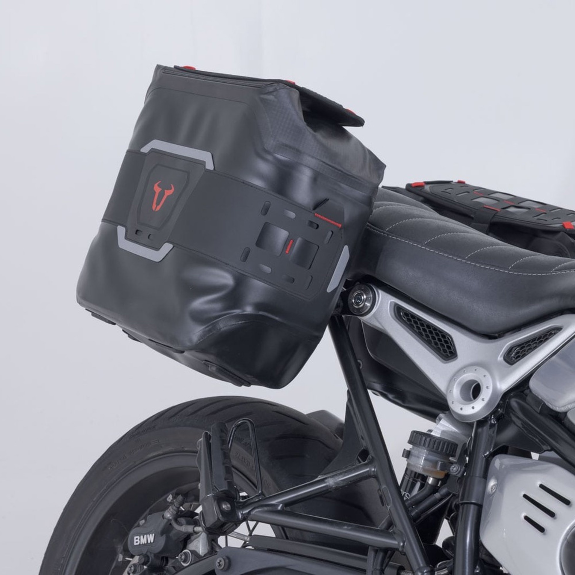 SW-MOTECH-107288-v10-3.jpg