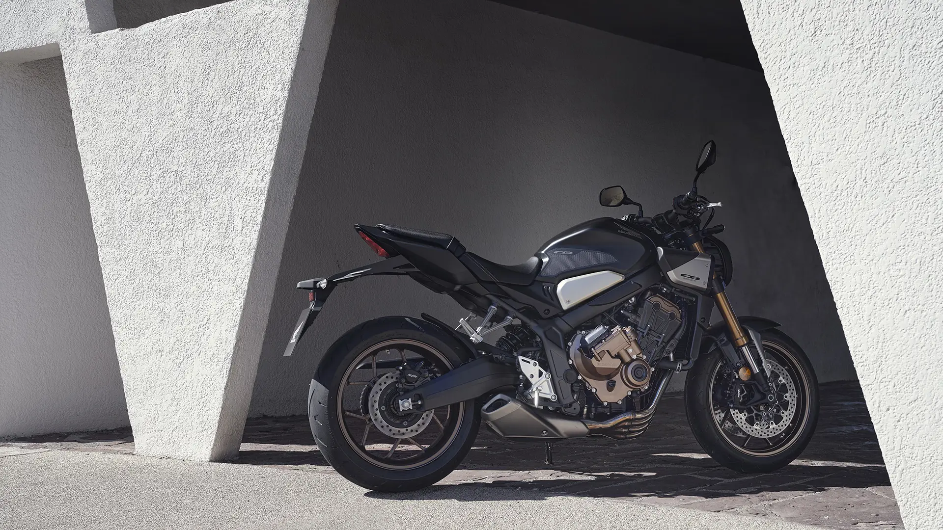 24YM CB650R EC LOCATION Static 01 0080.jpg