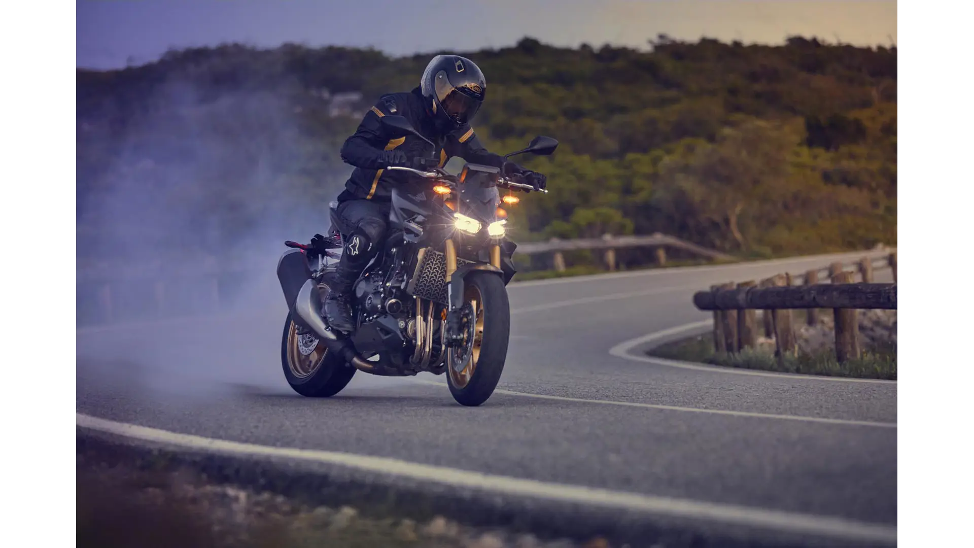 25YM CB1000 Hornet SP Location Action 0028.jpg