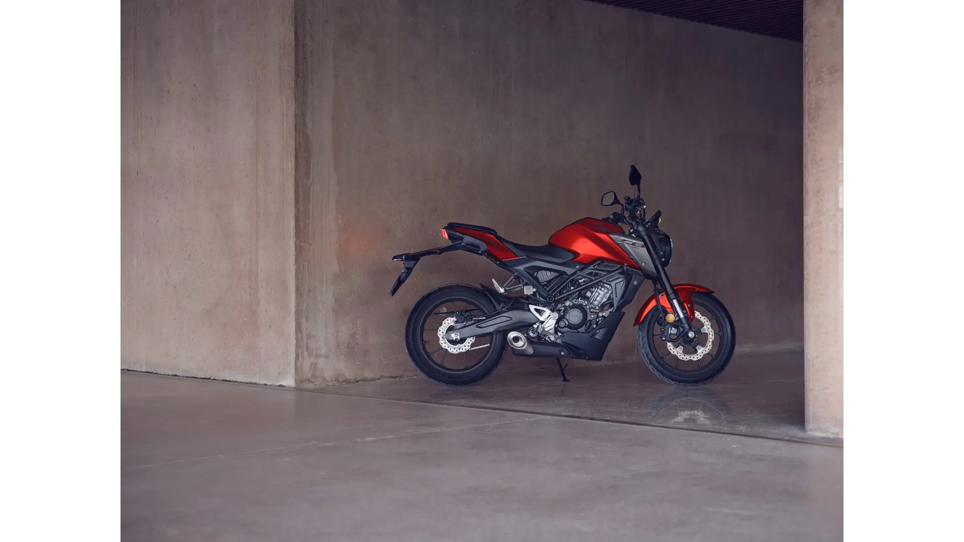 26YM_CB125R_Location_Mat_Pearl_Diaspro_Red_0155.jpg