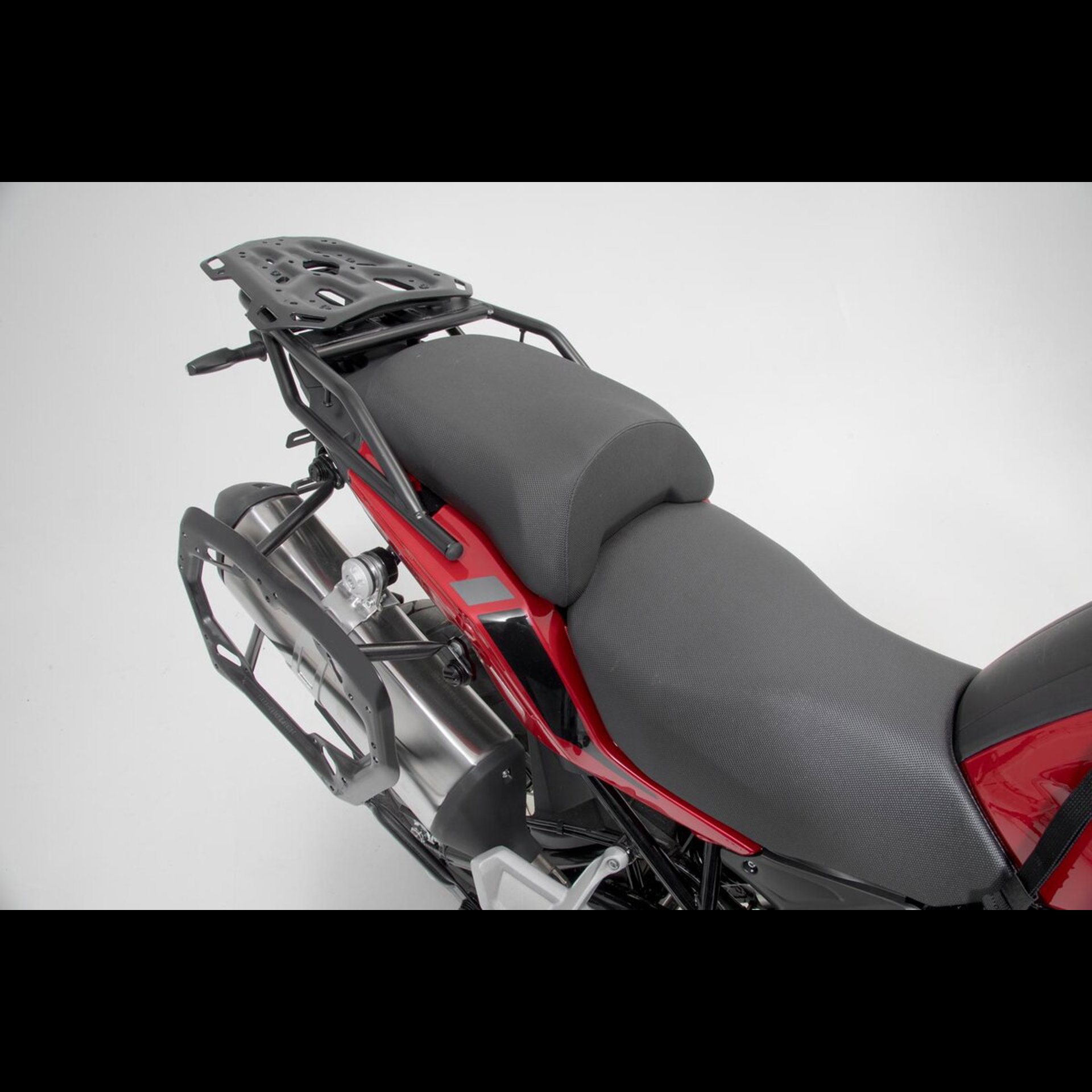 ADV.19.806.75000B 3.jpg