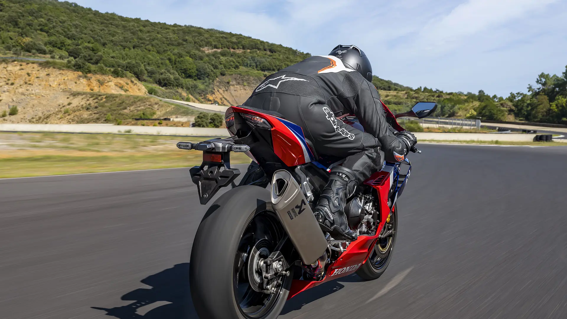 22Ym Cbr1000rr R Grandprixred R380 Location 5268.jpg