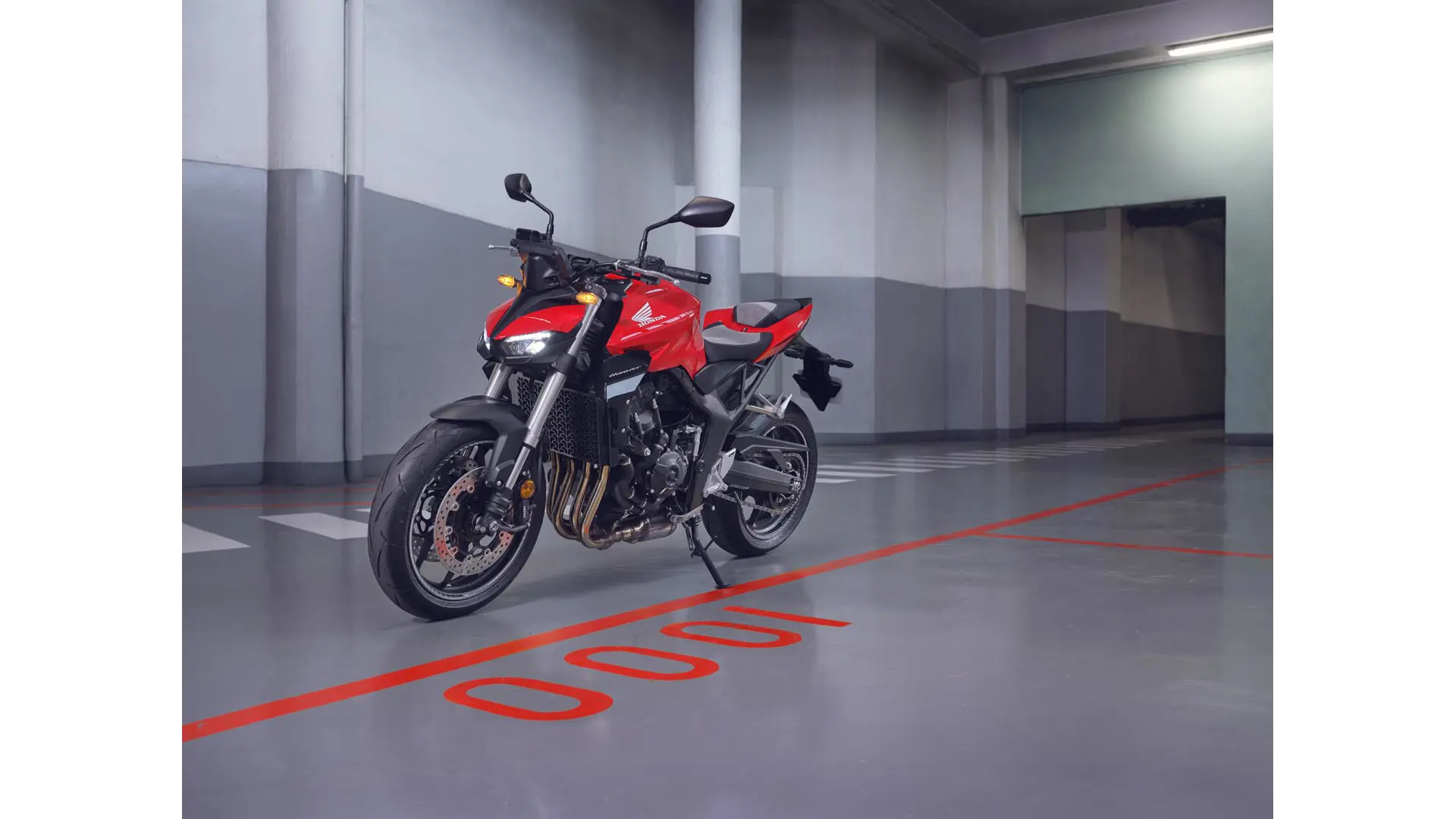 25YM CB1000 Hornet STD Location Static 0417.jpg