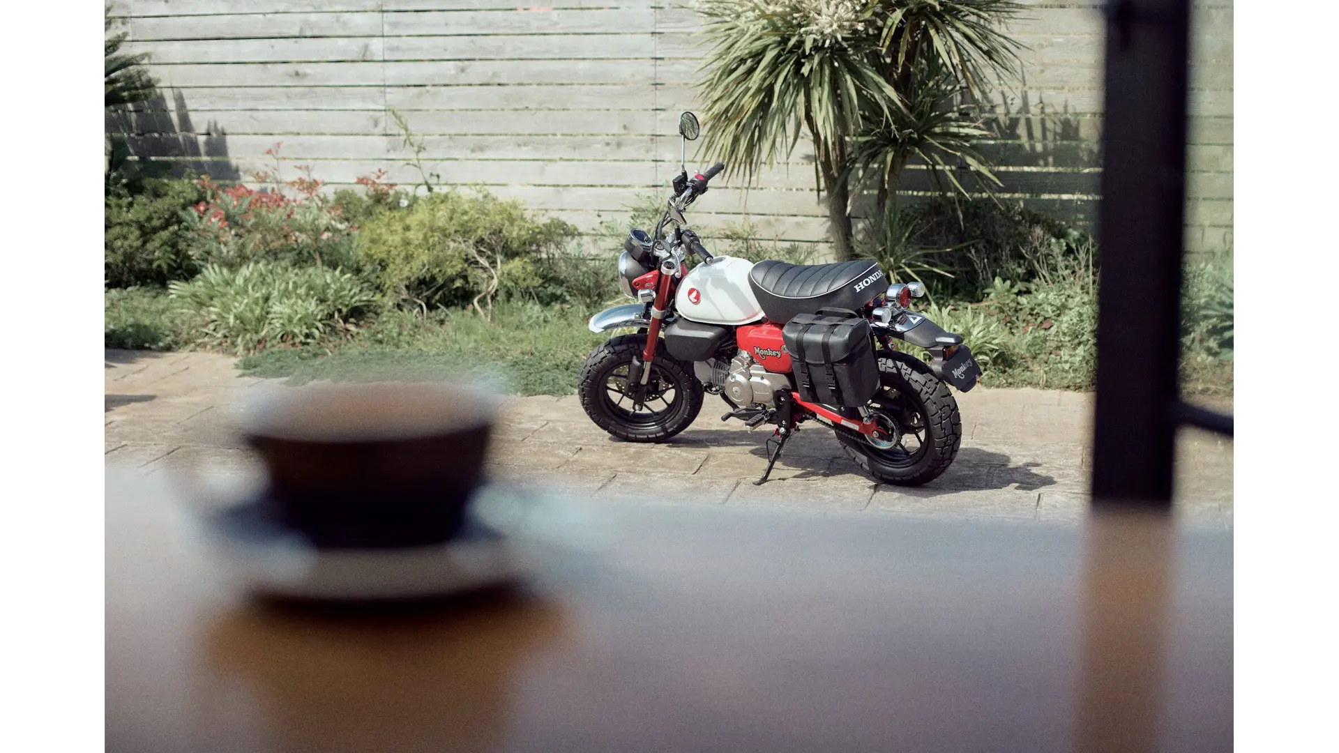 25YM_Monkey_125_Location_Millenium_Red_Lifestyle_80.jpg