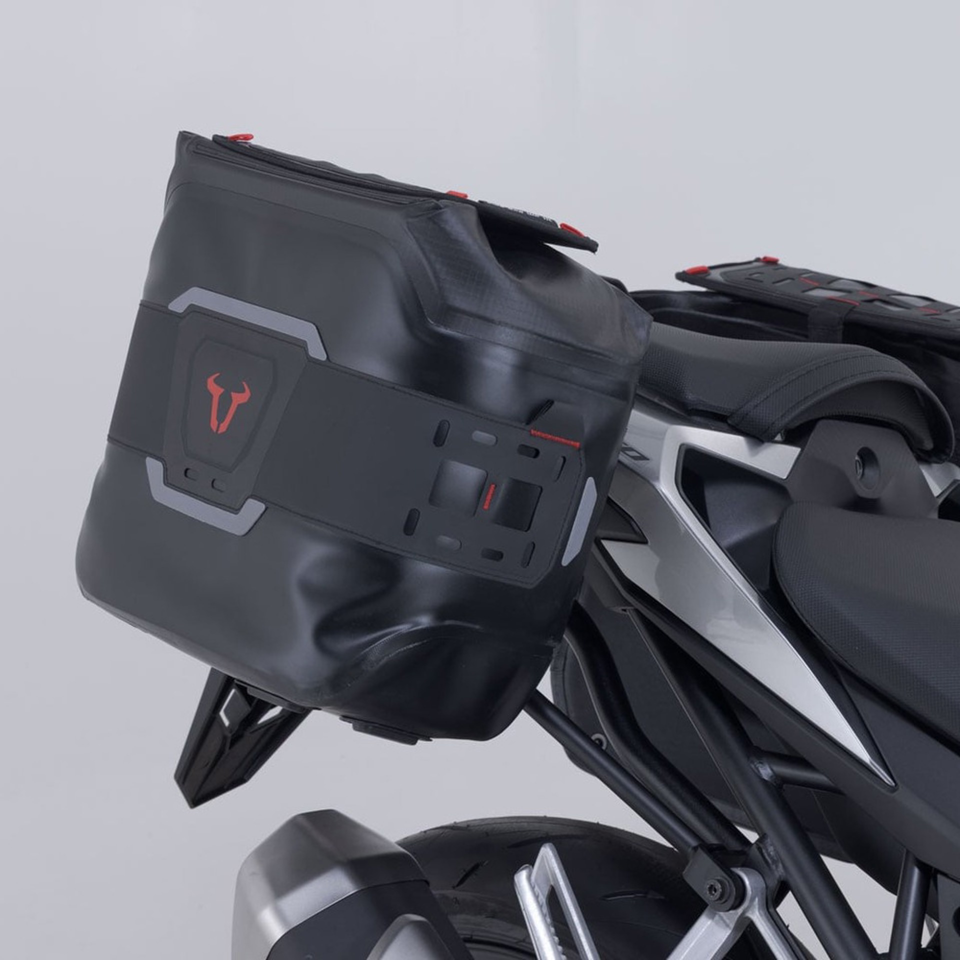 SW-MOTECH-107287-v10-4.jpg