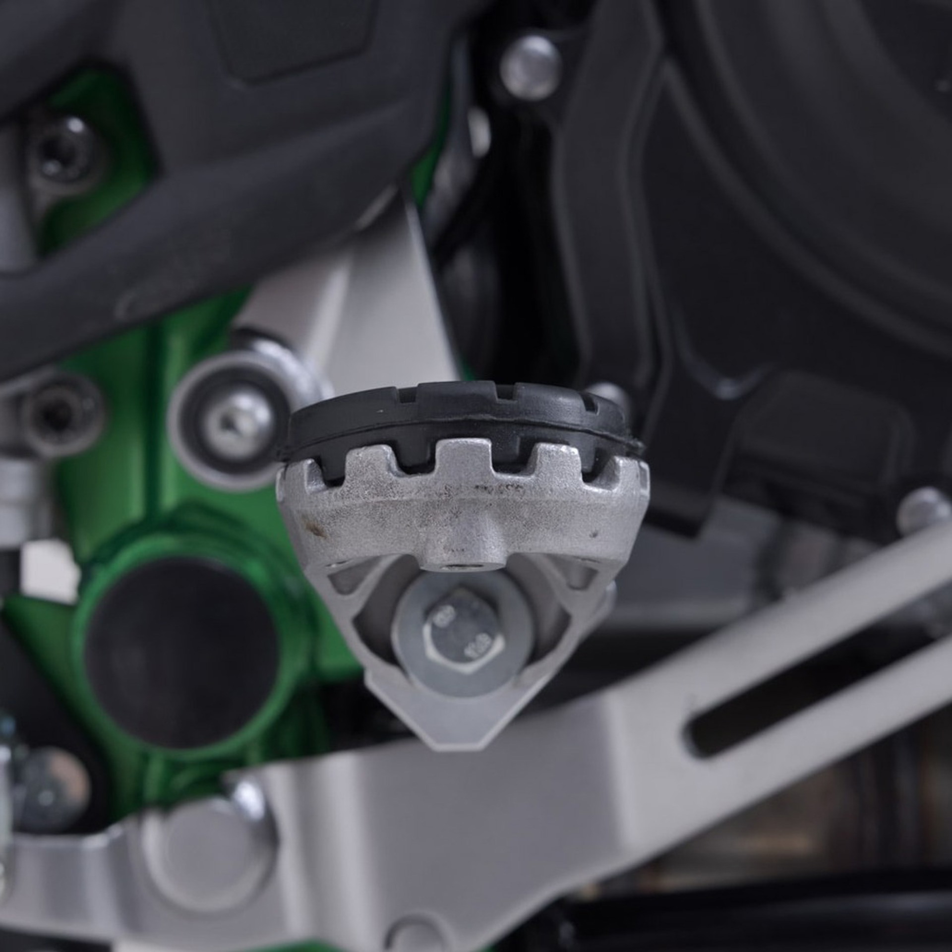 SW-MOTECH-108124-v30-4.jpg