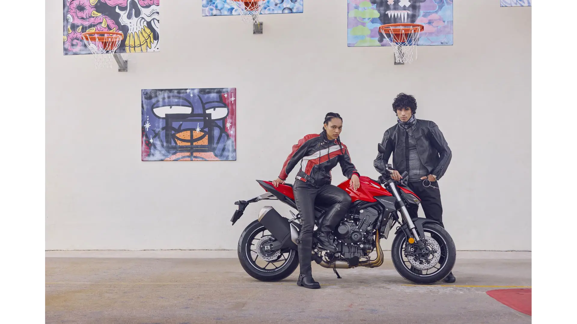 25YM CB1000 Hornet STD Location Lifestyle 0056.jpg