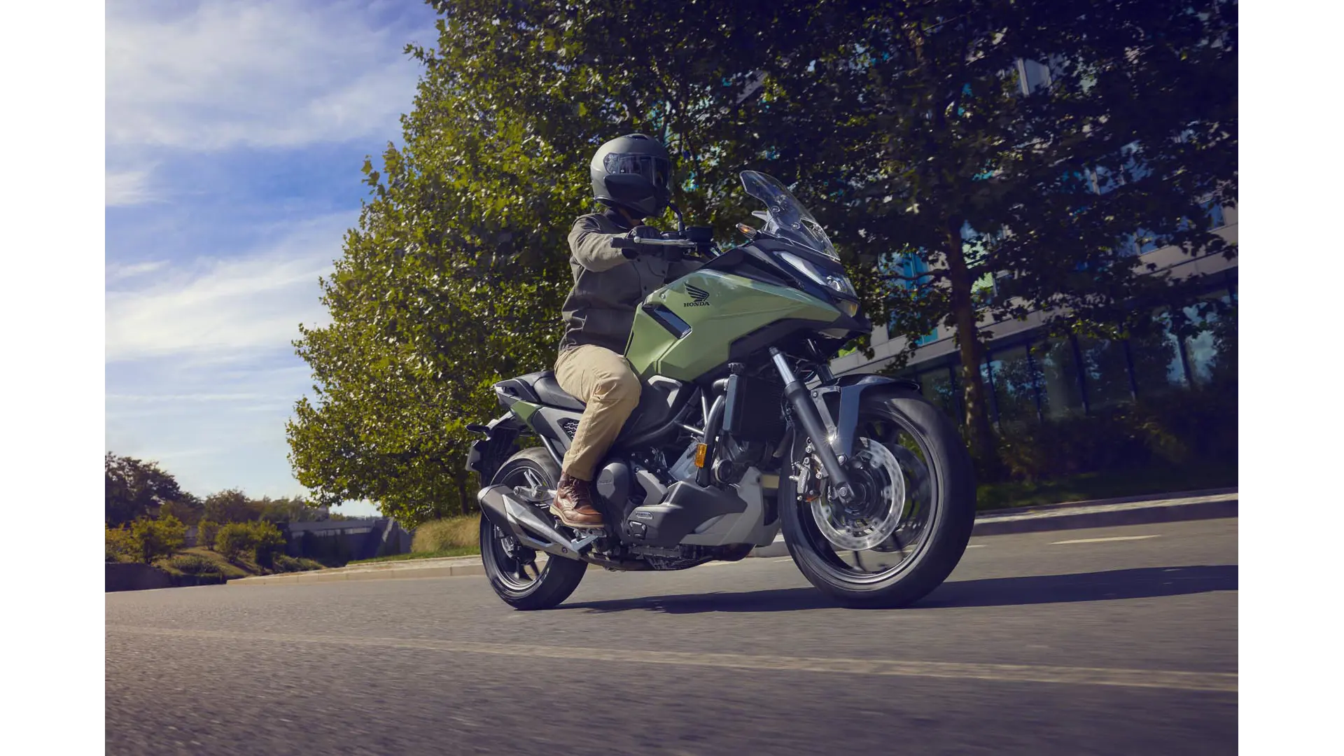 25YM NC750X Location Action 9.jpg