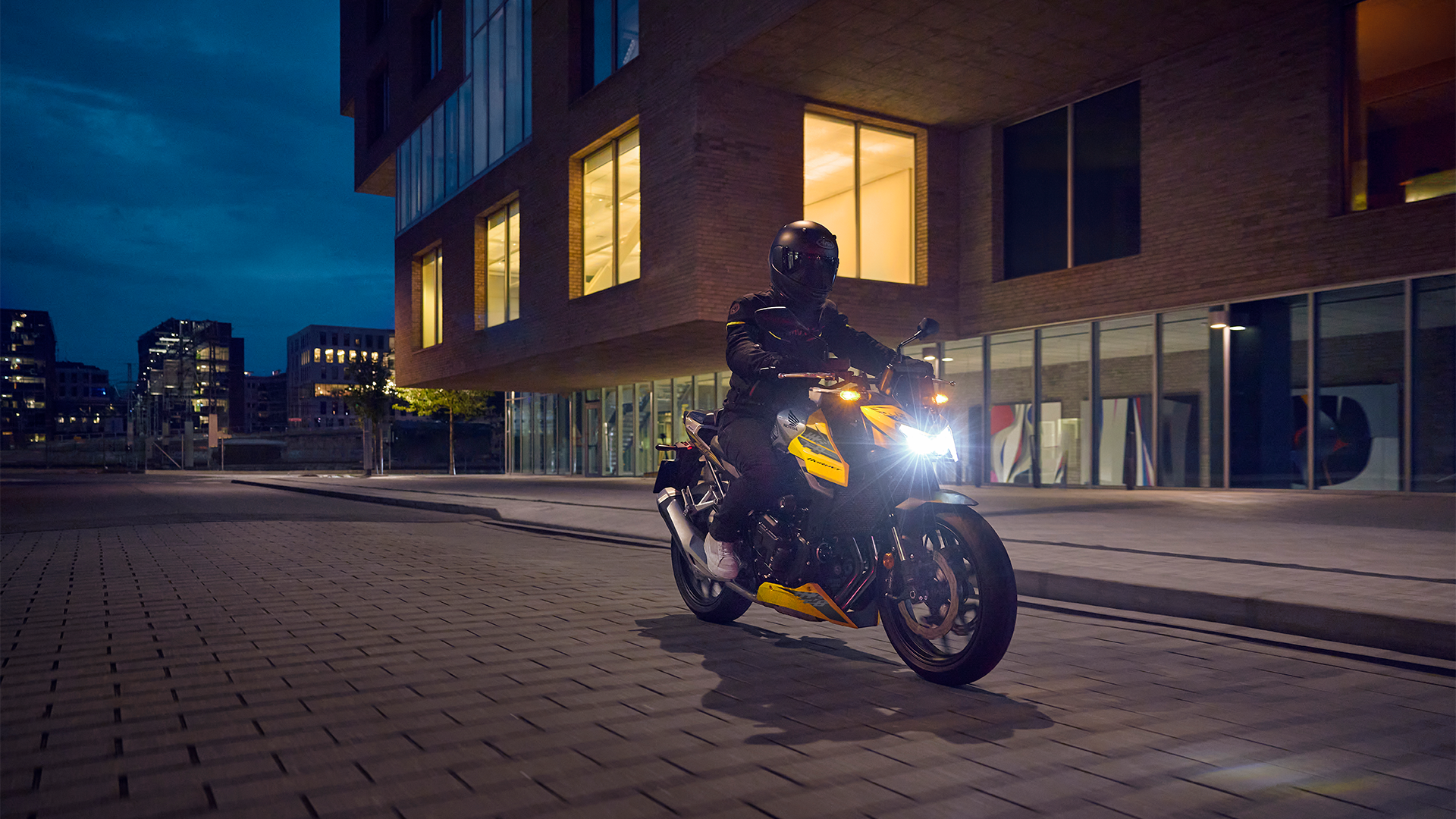 26YM CB750 Hornet Location Action 04 0139.png
