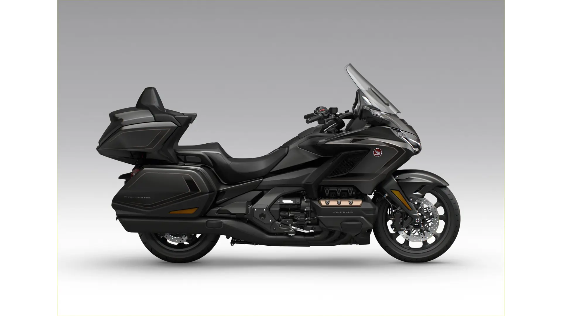26YM_Goldwing_Tour_DCTAirBag_NH-C52M_Gunmetal_Black_Metallic_Black_Trim_Brown_Head_RHS.jpg