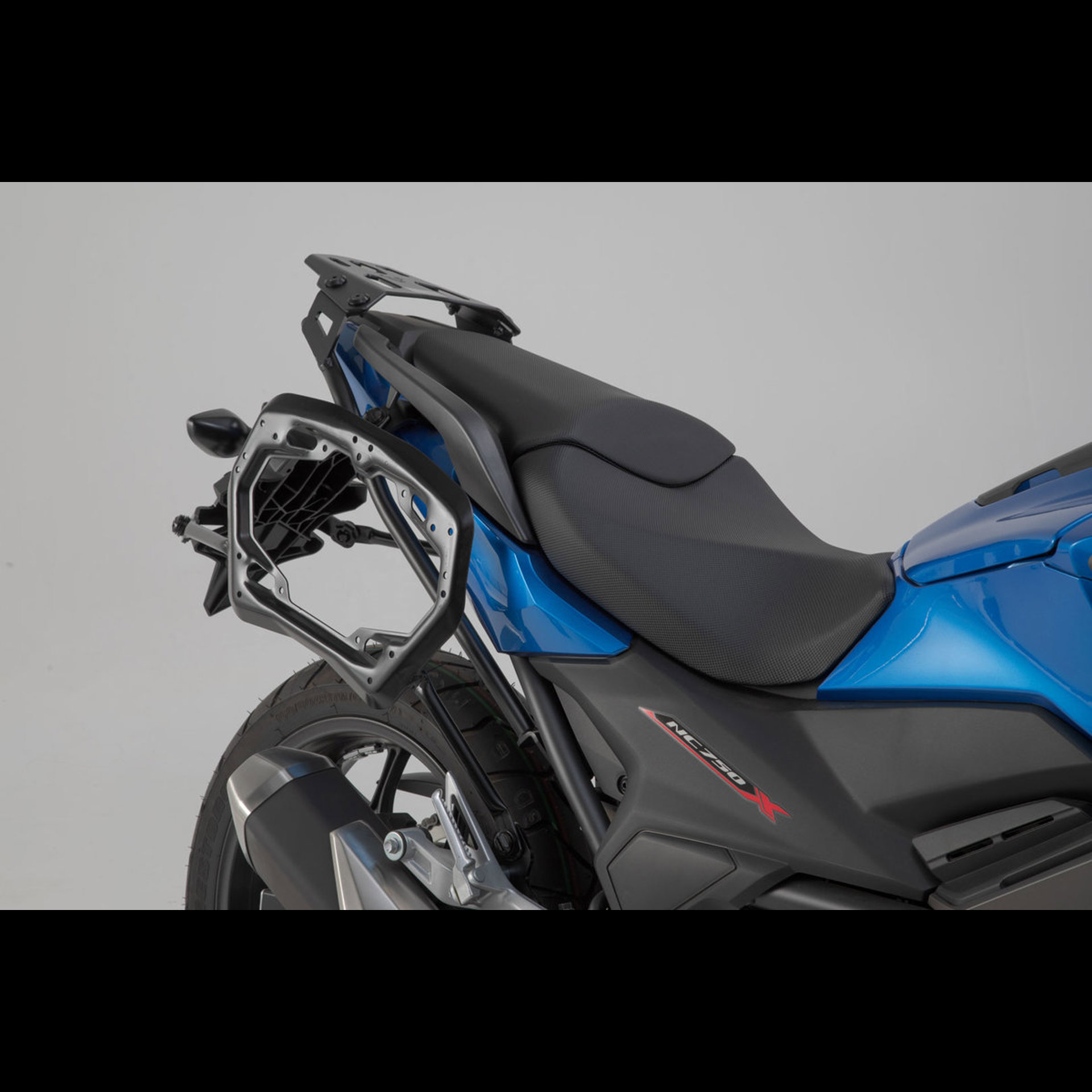 ADV.01.699.75000S_2.jpg