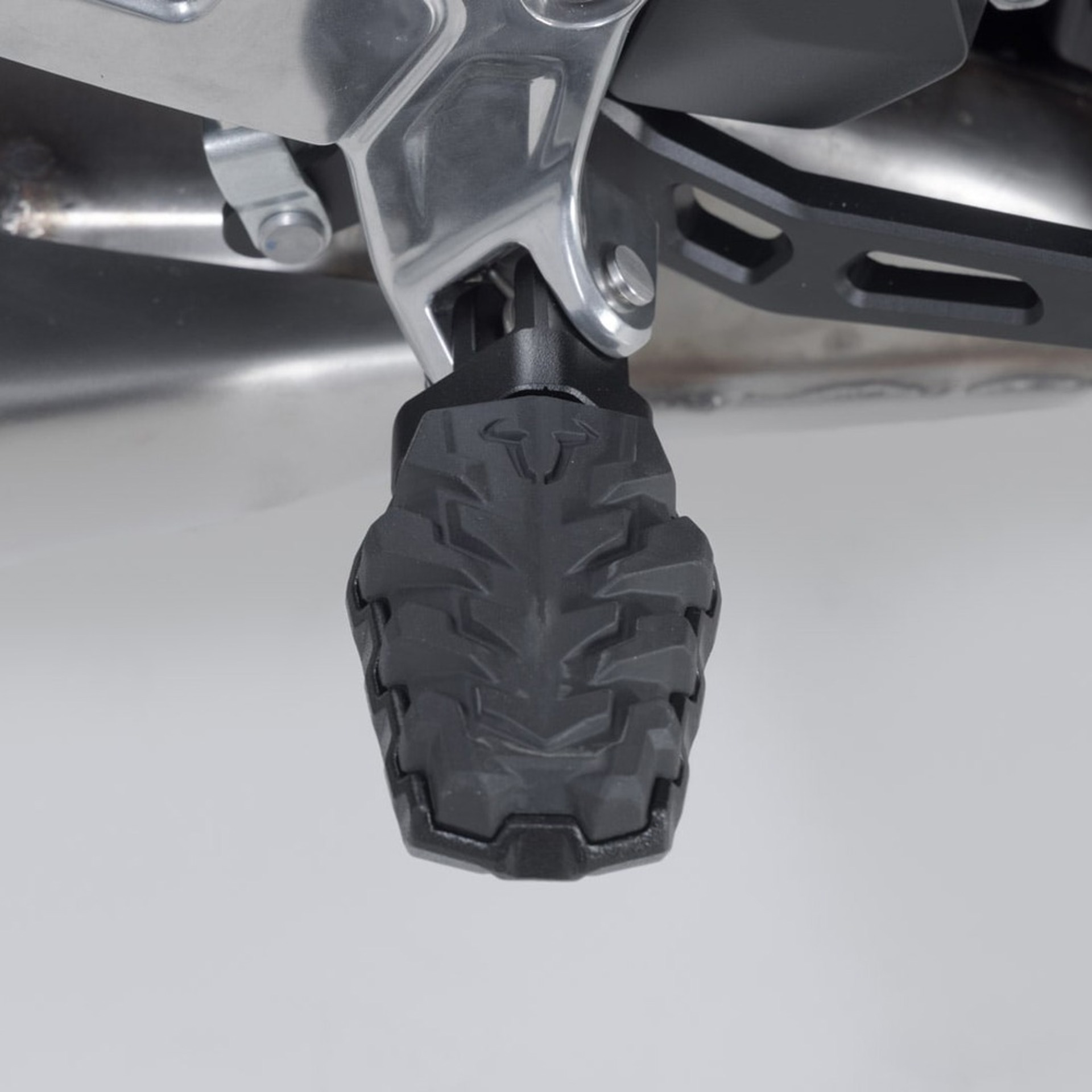 SW-MOTECH-101492-v14-5.jpg