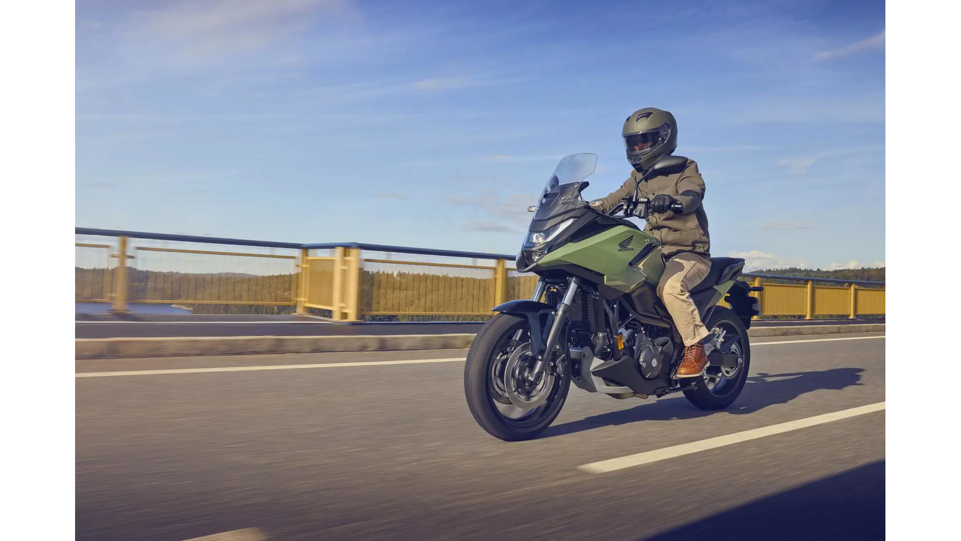 25YM NC750X Location Action 1.jpg