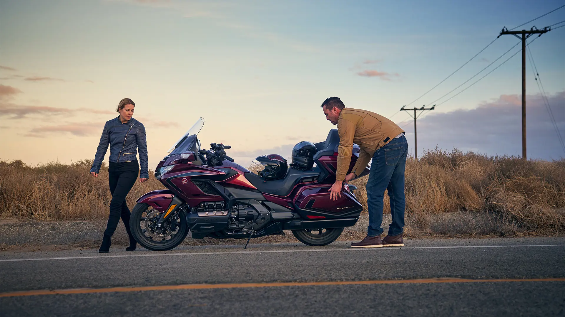 25YM GL1800 Gold Wing Tour Location Lifestyle 9117.jpg